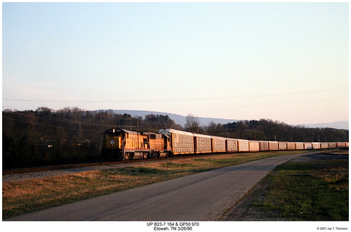railroad up train diesel tennessee railway trains unionpacific locomotive trainengine ge etowah emd b237 gp50 fouraxle