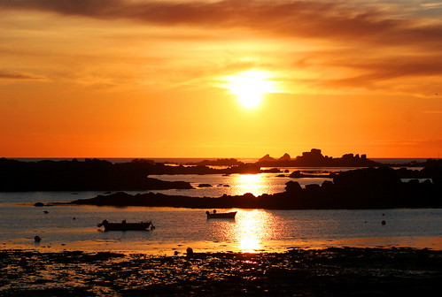 ocean sunset sun clouds boats bretagne lilia finistere buoyant anawesomeshot