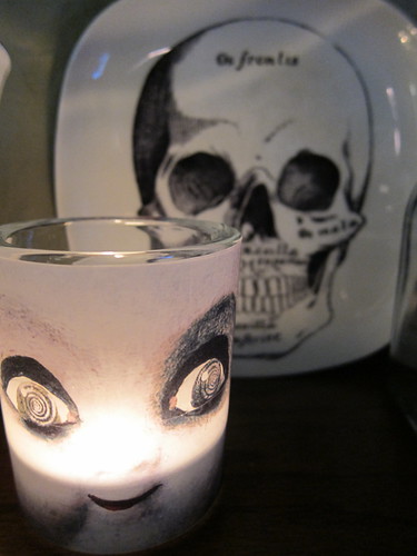 #293 - Creepy Doll Candle & Skull Plate