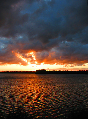 blue sunset summer sky orange lake nature water clouds suomi finland evening searchthebest august oulu soe vesi ilta kesä luonto pilvet järvi auringonlasku wawes sininen oranssi taivas elokuu kuivasjärvi aallot specnature anawesomeshot