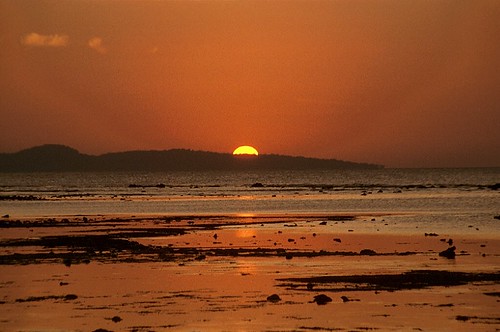 sunset beach 35mm indonesia coast seaside august shore scanned 1989 agfa timor asa200 timur agfachrome kupang nusatenggara