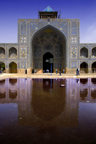 reflection nikon asia iran middleeast persia mosque d200 esfahan masjid 0704 isfahan shah imam dx اصفهان ايران safavid masjed robale 18200mmf3556gvr dsc6594 supersix youngrobv ﻣﺴﺠﺪﺷﺎﻩ