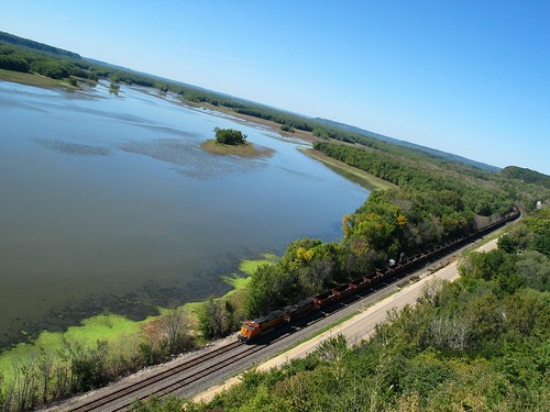 railroad usa water train river mississippi illinois view scenic iowa mississippiriver vista railscape mississippipalisades
