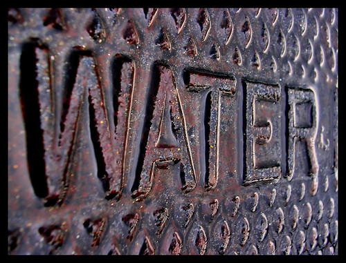 wallpaper abstract texture wet water landscape nikon rust iron industrial nashville cloudy tennessee feel overcast rainy cover weathered manhole tennesee textured tactile nikon3200 september2007 blogrodent richtatum lumisGallery:blog=photoblog