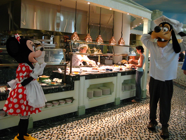 Chef Goofy meet Kitchen style Minnie
