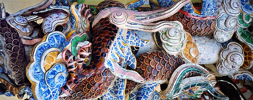 Dalat temple dragon detail
