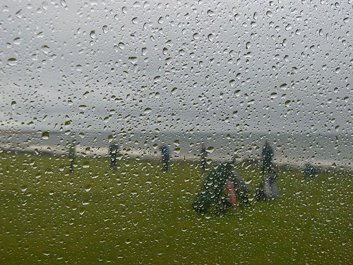 green rain weather umbrella golf scotland wind competition tournament sutherland buggy golfers dornoch supershot royaldornoch platinumphoto carnegieshield excapture 9thgreen
