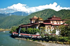 Pungthang Dechen Phodrang Dzong