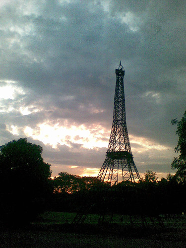 cameraphone sunset tower silhouette silhouettes eiffel wikipedia abc lecorbusier chandigarh interestingness492 i500 nokia6275