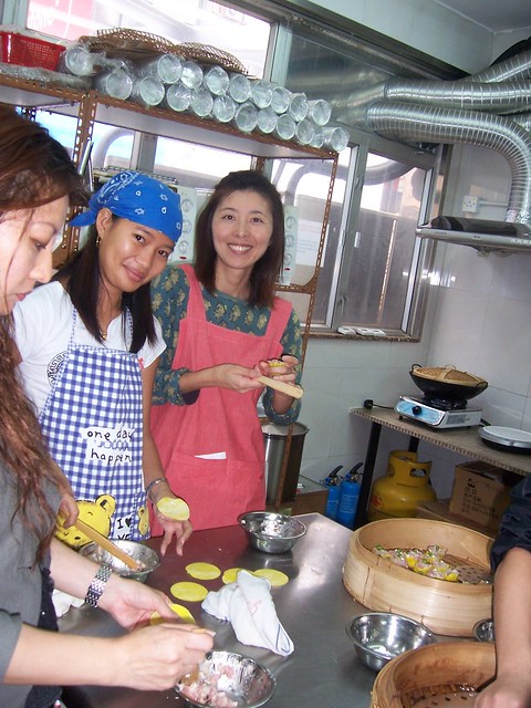 Dimsum lesson in Hong Kong: Students from different countries attending Siu Mai lesson