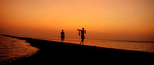life travel two people india silhouette fishermen horizon journey kutch pcatheroad pcaroad