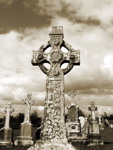 ireland abbey sepia cross clonmacnoise irland eire kreuz min kloster 2007 highcross setsepia malona 070815
