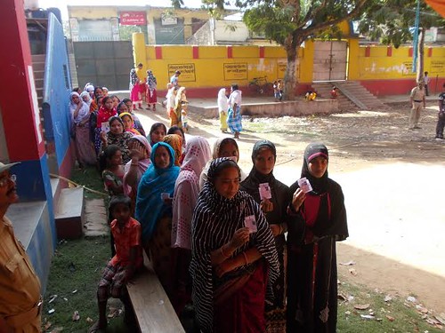 voters_at_a_booth_in_jangipur_murshidabad