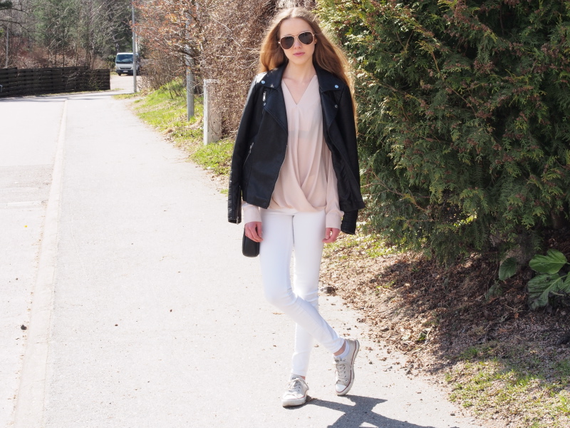 Spring outfit in light neutral tones