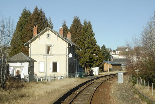 france building station track trains disused railways sncf giat lostlines lignedebourgesàmiécaze