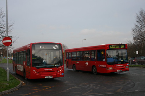 Arriva Southern Counties ENL10 on Route 469 & Stagecoach London 34382 on Route 291, Queen Elizabeth Hospital