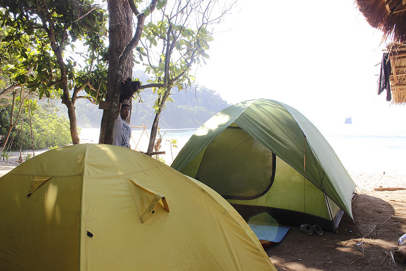 pantai-sendiki-tenda-camping