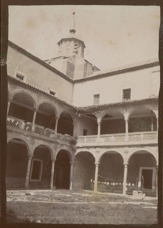 Hospital de Santa Cruz en Toledo hacia 1909