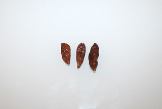 07 - Zutat getrockenete Chilischoten / Ingredient dried chilis