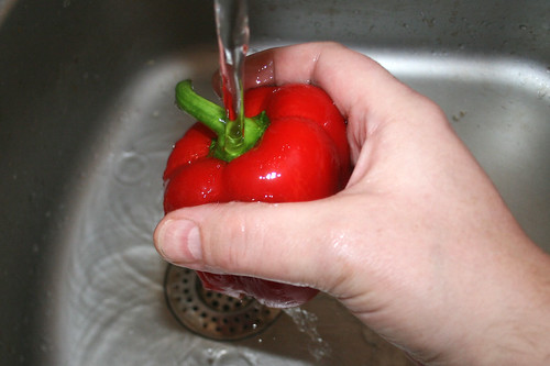 16 - Paprika waschen / Wash bell pepper