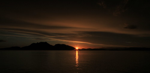 sea sun norway night sunrise fjell soloppgang helgeland nordland dønnamannen austbønordnorge