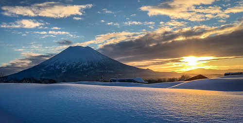 snow japan sunrise hokkaido skiing backcountry niseko yotei