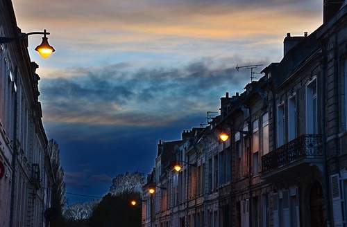 street clouds twilight ciel nuages rue crépuscule ville nightfall arras streetlighting vieilleville lampadaires tombéedelanuit