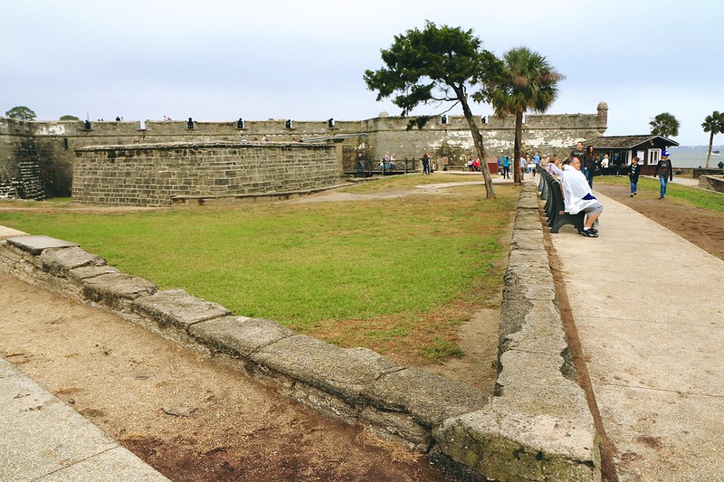 Форт Castillo de San Marcos был закончен между 1672 и 1695 годами. 