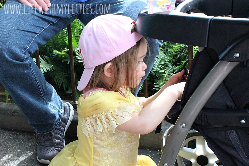 28 tips for going to Disneyland with toddlers. These are such amazing, helpful tips! I never would have thought of half of these! These are great ways to have fun with toddlers at Disneyland!