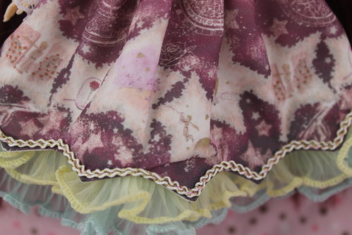 Close up of the skirt pattern