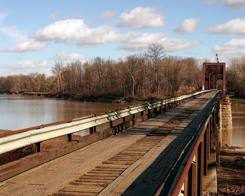 railroad bridge flickr nikkor50mmf12 sony0mmf00