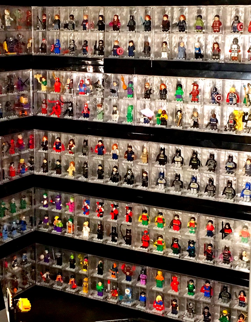 LEGO Superheroes Minifigure Collection