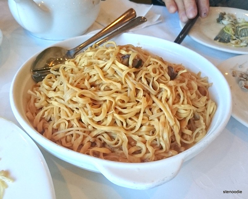 Stir Fried E-Fu Noodle with Mushroom.