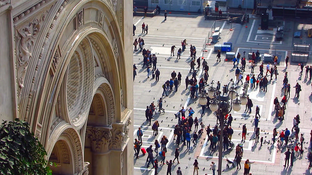 Il Mercato Del Duomo Milano - Panoramic view of people at Duomo Square