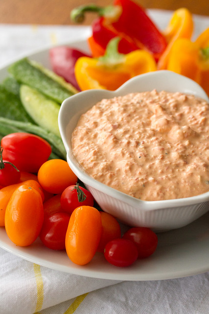 Lächerlich einfacher Dip aus gerösteter roter Paprika - Crumb: Ein Food ...