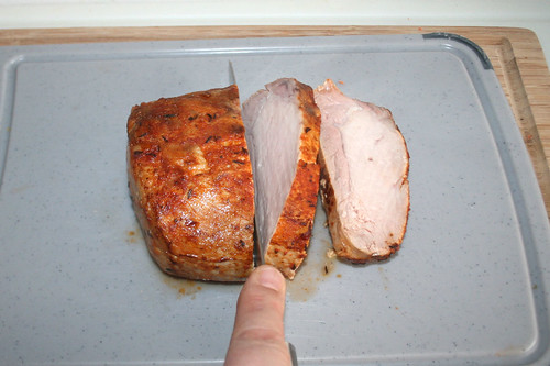 54 - Schweinelachsbraten in Scheiben schneiden / Cut pork loin in slices