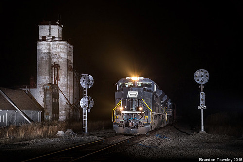 railroad night pennsylvania ns flash trains oil grainelevator cpl prr norfolksouthern strobes pennsy penncentral strobist heritageunit nsheritage