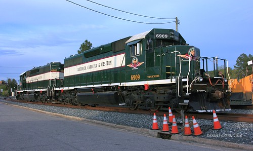 northcarolina aberdeen locomotive bluehour emd sd403 aberdeencarolinaandwestern