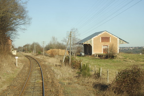 france track trains disused railways sncf goodsshed lignerolles lostlines lignedebourgesàmiécaze