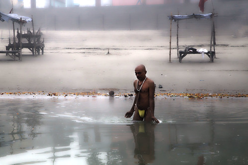 india river bathing hindu ayodhya