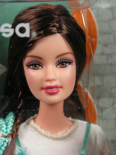 2004 Barbie Fashion Fever Teresa H0897 (1)