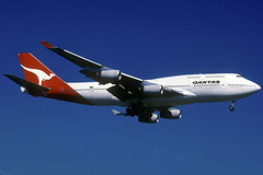 Qantas B747-438 VH-OJN BCN 09/09/2000
