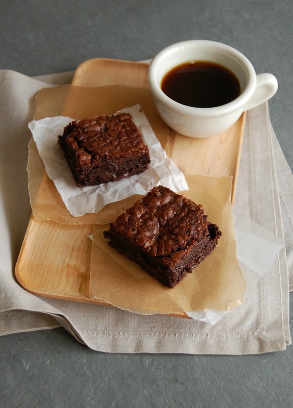 Simple, delicious brownies / Brownies simples e deliciosos
