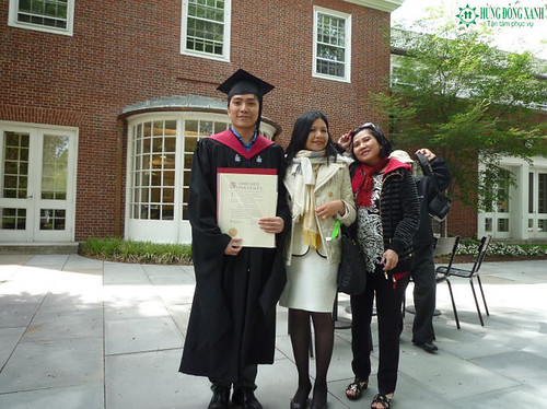 Trần Đắc Minh Trung nhận bằng tốt nghiệp khi du học ở Mỹ
