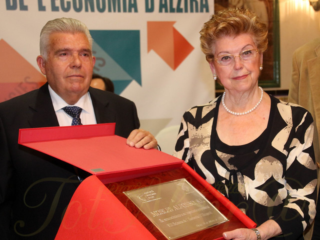 MUEBLES ALFONSO premiado en la gala de la economia