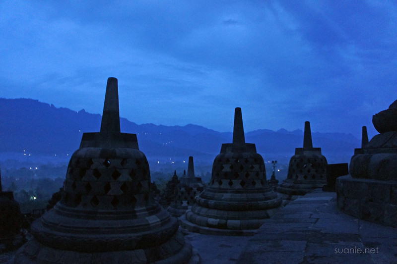 Borobudur, Yogyakarta -0520 view at the temple