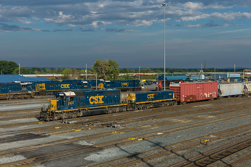 railroad ny unitedstates outdoor locomotive freight csx selkirkyard