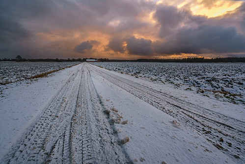 road winter sunset sky snow barn evening farm tracks fields acres gravelroad cowshed cowhouse arable naturallightphotography bondplace plowedfields ludwigrimlphotography ludwigrimlnaturallightphotography