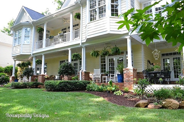 Rear view of house/Veranda/Upper Porch - Housepitality Designs