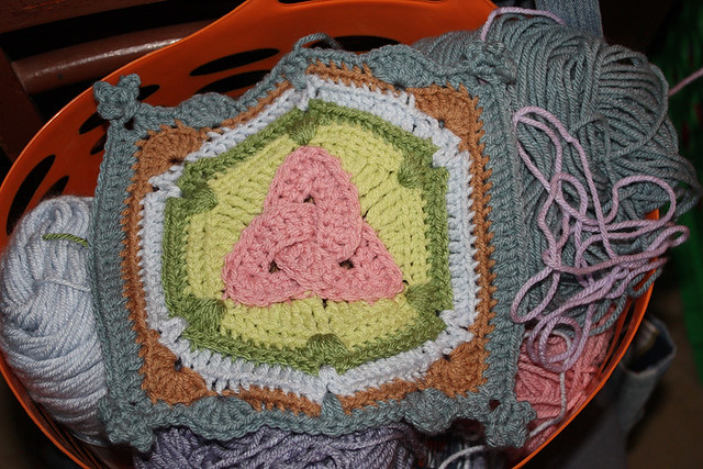 Triquetra Crochet Block (WIP)